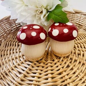 Red With White Spots Mushroom Toadstool Salt & Pepper Shaker Set Ceramic Hippie